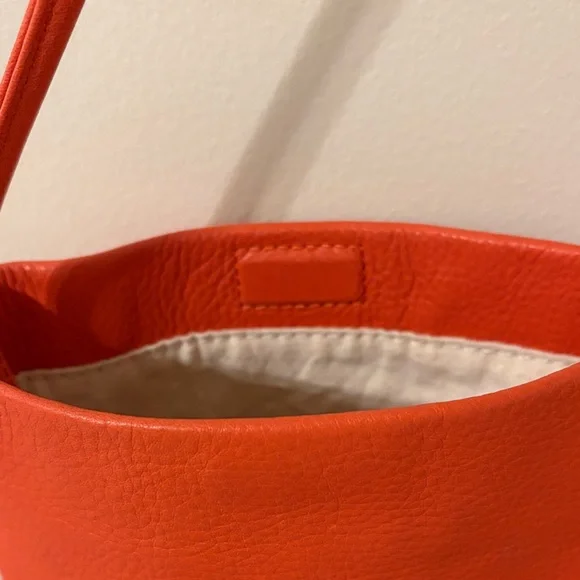 BAGGU Vibrant Orange Crossbody Bag - Picture 4 of 7
